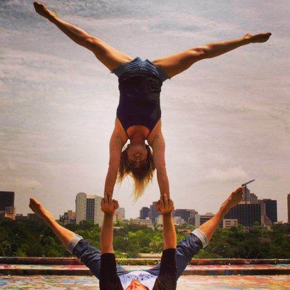 low h2h, hand to hand, acro yoga, yoga, mateo daniel, wrist, wrist warm up, injury, pain